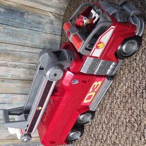 PAW Patrol Movie Marshalls Transforming City Fire Truck Engine w/Figure PREowned